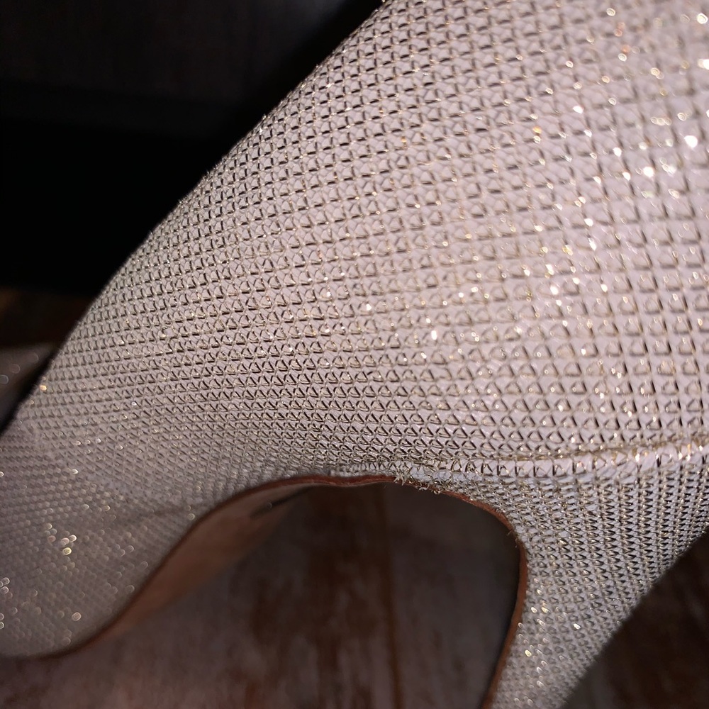 Badgley Mischka Gold / Silver Peep Toe Pumps 10 - Picture 5 of 6